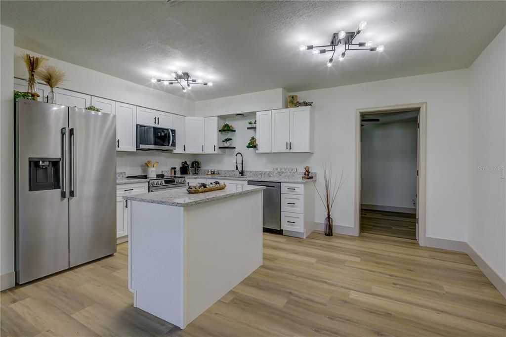 Activo con contrato: $225,000 (3 camas, 2 baños, 1252 Pies cuadrados)