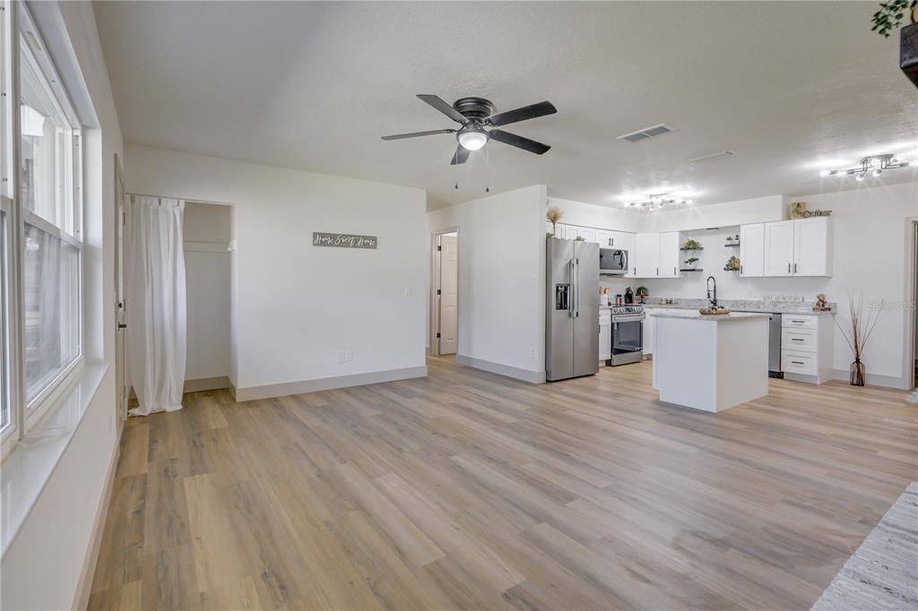 Activo con contrato: $225,000 (3 camas, 2 baños, 1252 Pies cuadrados)