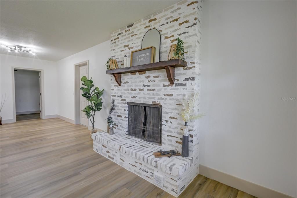 Activo con contrato: $225,000 (3 camas, 2 baños, 1252 Pies cuadrados)