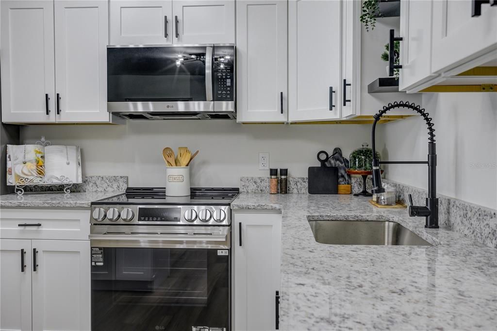 Activo con contrato: $225,000 (3 camas, 2 baños, 1252 Pies cuadrados)