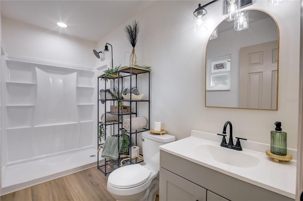 Activo con contrato: $225,000 (3 camas, 2 baños, 1252 Pies cuadrados)