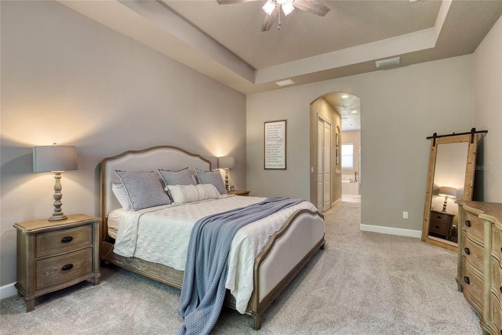 合同活跃: $649,900 (4 贝兹, 3 浴室, 2504 平方英尺)