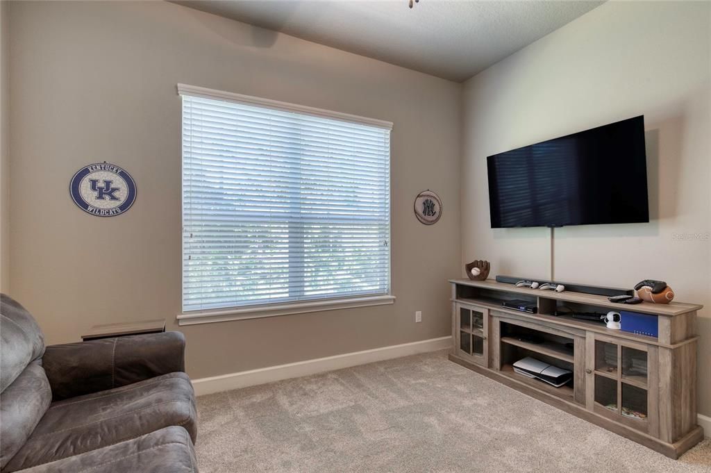 合同活跃: $649,900 (4 贝兹, 3 浴室, 2504 平方英尺)