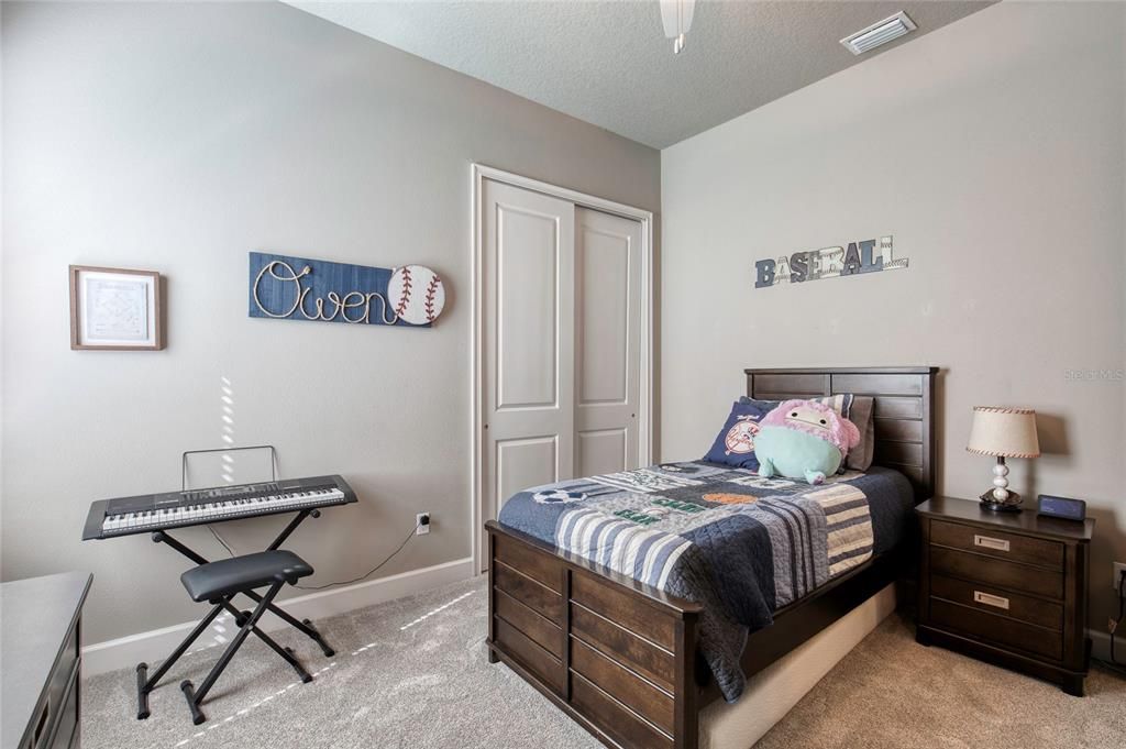 合同活跃: $649,900 (4 贝兹, 3 浴室, 2504 平方英尺)