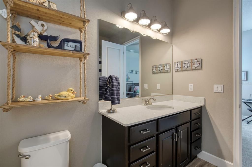 合同活跃: $649,900 (4 贝兹, 3 浴室, 2504 平方英尺)