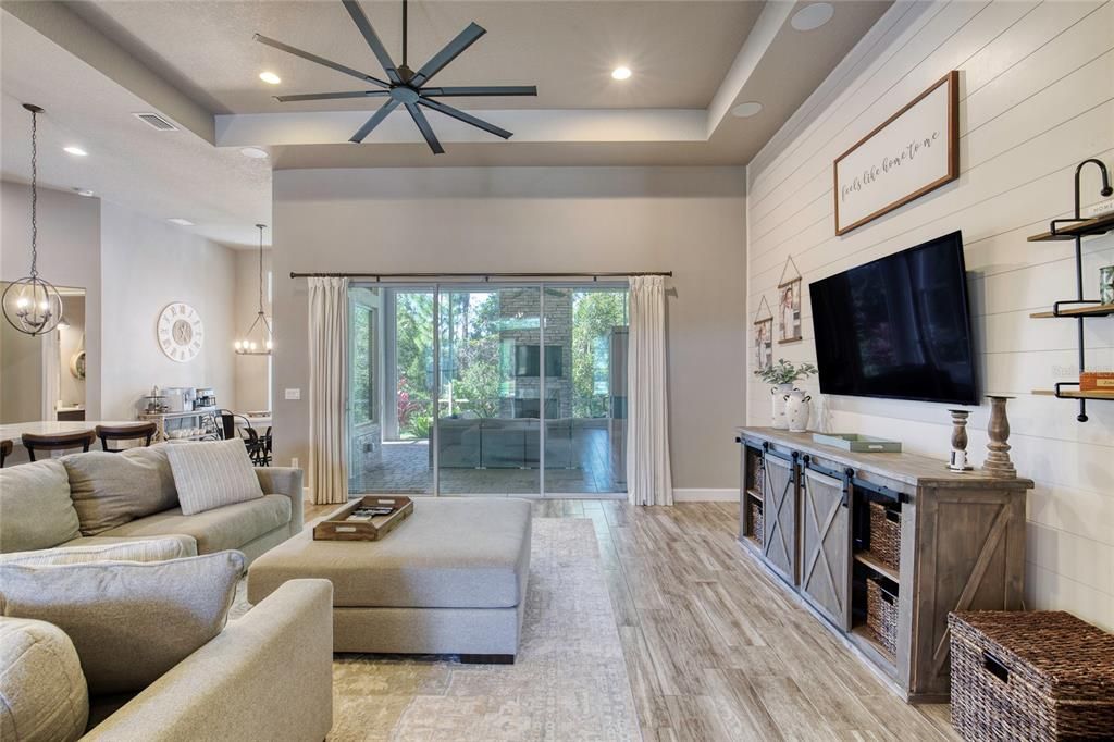 合同活跃: $649,900 (4 贝兹, 3 浴室, 2504 平方英尺)