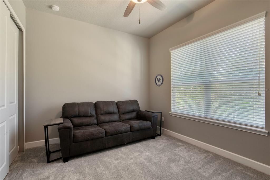 合同活跃: $649,900 (4 贝兹, 3 浴室, 2504 平方英尺)