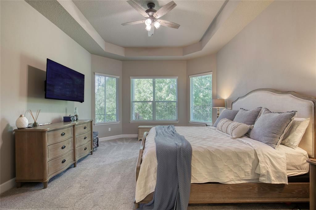 合同活跃: $649,900 (4 贝兹, 3 浴室, 2504 平方英尺)