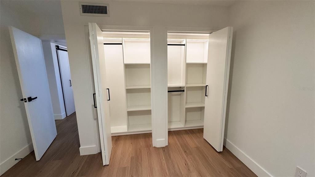 Active With Contract: $219,000 (2 beds, 2 baths, 902 Square Feet)