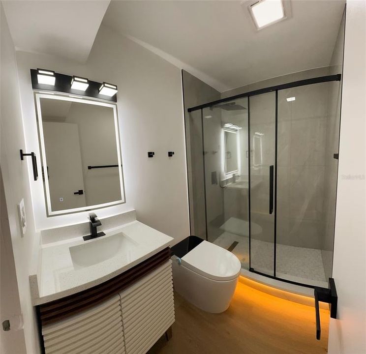 Active With Contract: $219,000 (2 beds, 2 baths, 902 Square Feet)