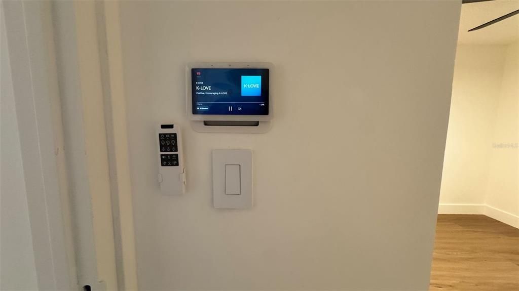 Active With Contract: $219,000 (2 beds, 2 baths, 902 Square Feet)