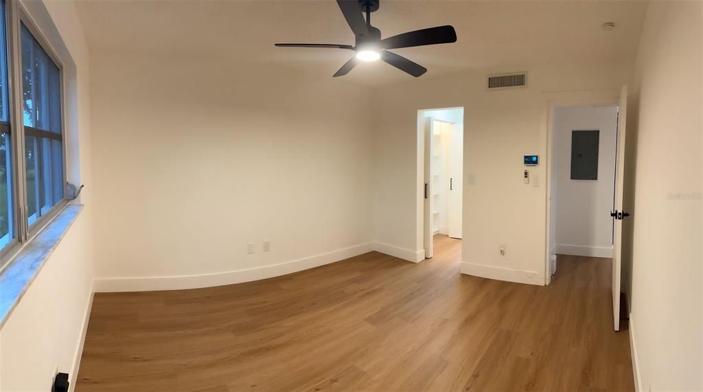 Active With Contract: $219,000 (2 beds, 2 baths, 902 Square Feet)