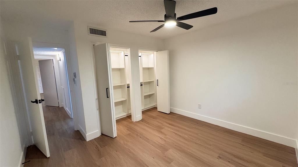 Active With Contract: $219,000 (2 beds, 2 baths, 902 Square Feet)