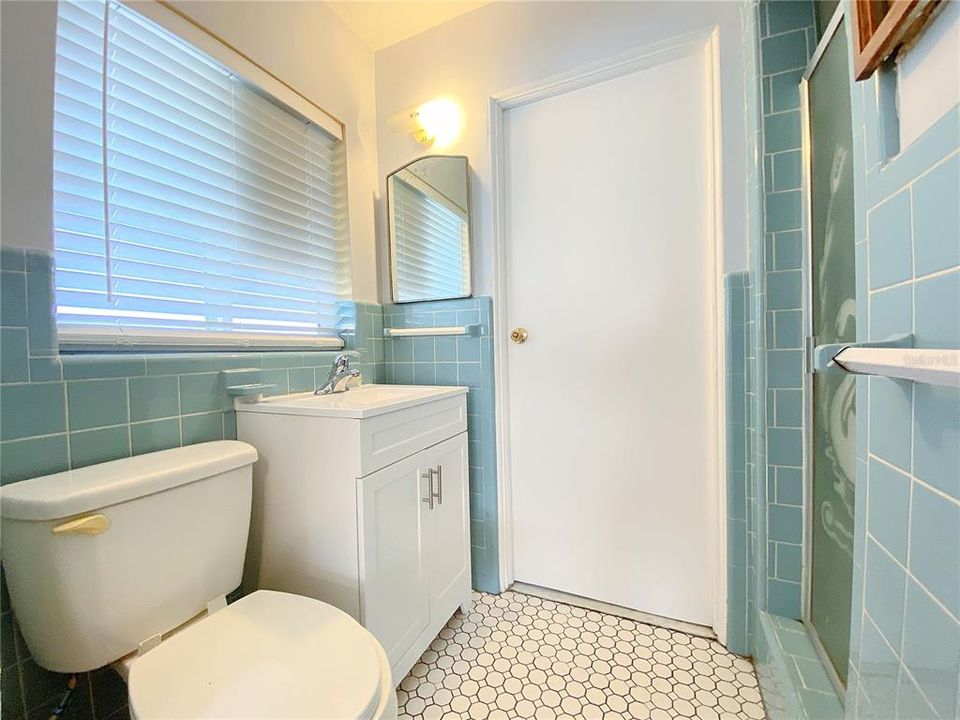 For Rent: $1,800 (3 beds, 2 baths, 2040 Square Feet)