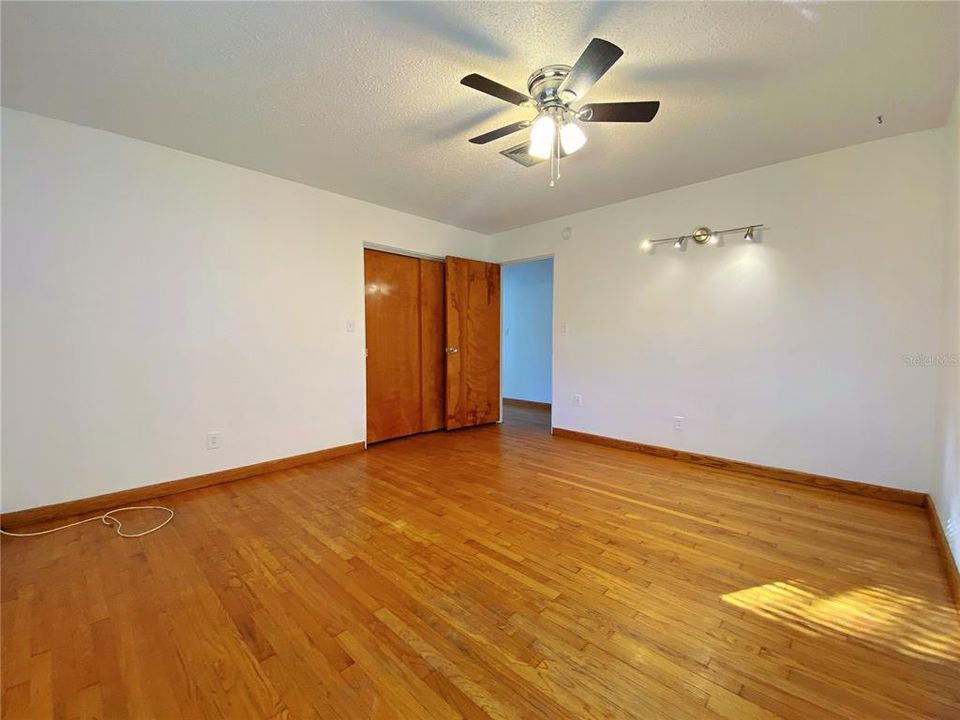 For Rent: $1,800 (3 beds, 2 baths, 2040 Square Feet)