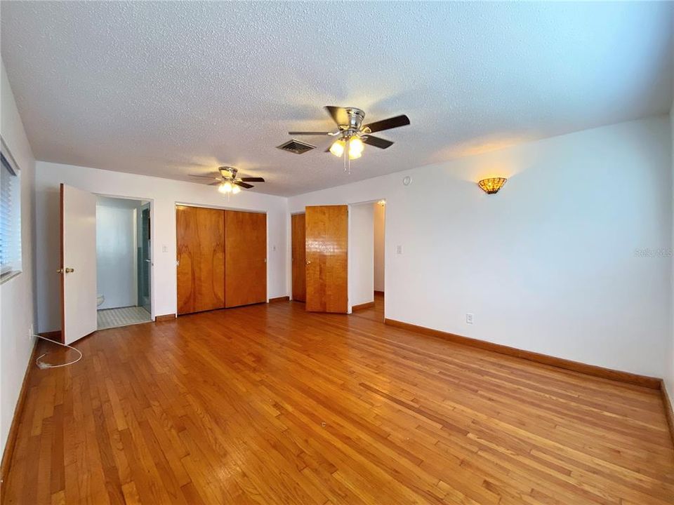 For Rent: $1,800 (3 beds, 2 baths, 2040 Square Feet)