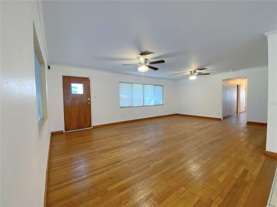 For Rent: $1,800 (3 beds, 2 baths, 2040 Square Feet)