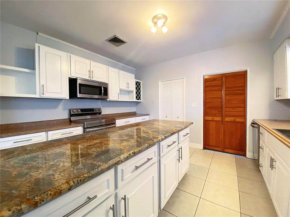 For Rent: $1,800 (3 beds, 2 baths, 2040 Square Feet)