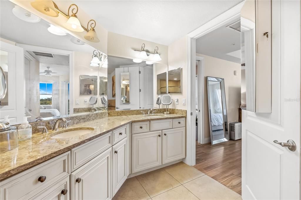 For Sale: $499,000 (2 beds, 2 baths, 1384 Square Feet)