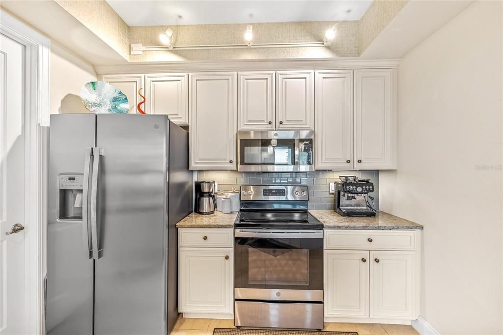 For Sale: $499,000 (2 beds, 2 baths, 1384 Square Feet)