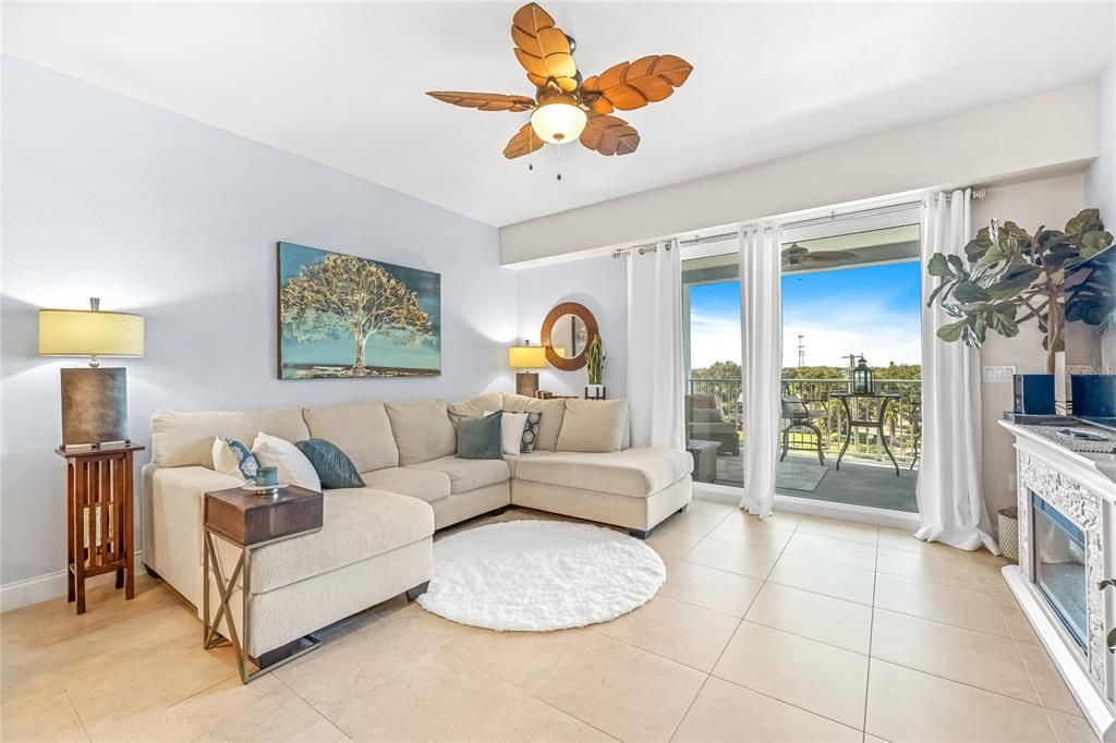 For Sale: $499,000 (2 beds, 2 baths, 1384 Square Feet)