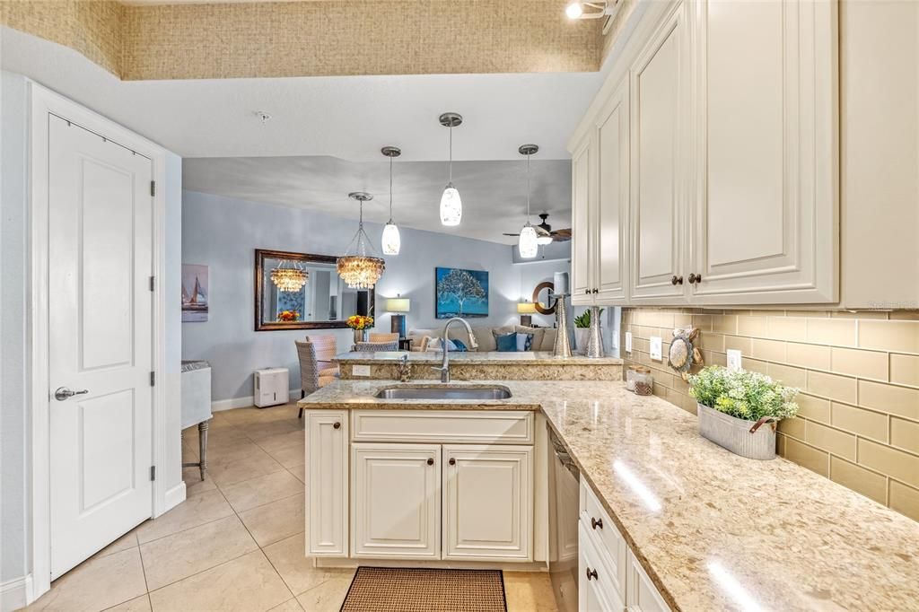 For Sale: $499,000 (2 beds, 2 baths, 1384 Square Feet)