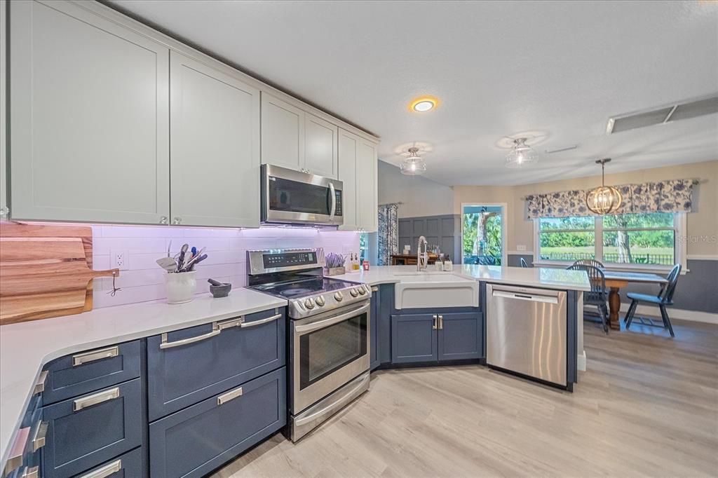 Active With Contract: $765,000 (4 beds, 2 baths, 2527 Square Feet)