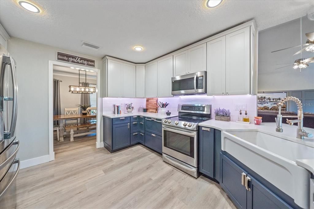 Active With Contract: $765,000 (4 beds, 2 baths, 2527 Square Feet)