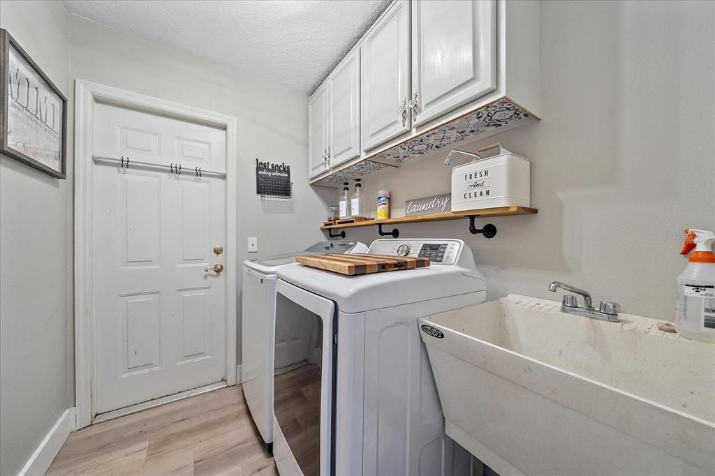 Active With Contract: $765,000 (4 beds, 2 baths, 2527 Square Feet)