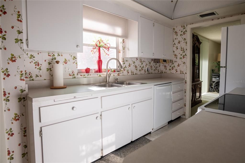 For Rent: $1,850 (2 beds, 2 baths, 1545 Square Feet)