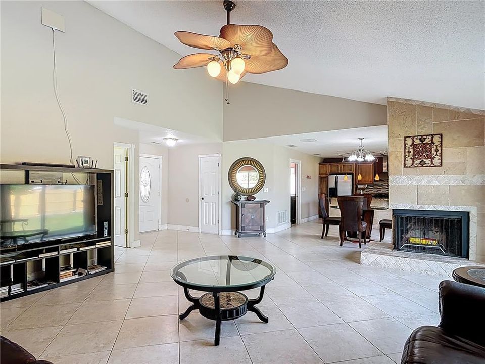 En Venta: $415,000 (3 camas, 2 baños, 1486 Pies cuadrados)