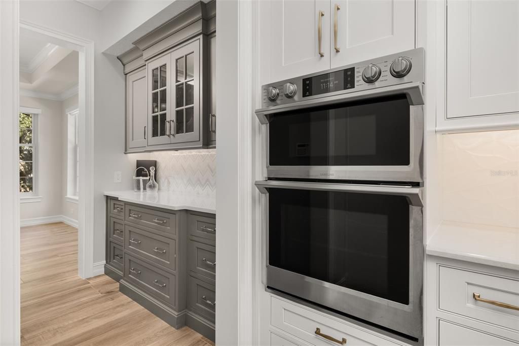 合同活跃: $1,895,000 (6 贝兹, 4 浴室, 4208 平方英尺)