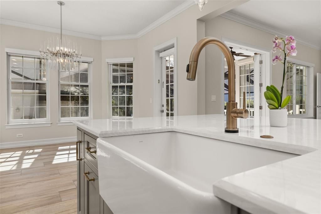 合同活跃: $1,895,000 (6 贝兹, 4 浴室, 4208 平方英尺)