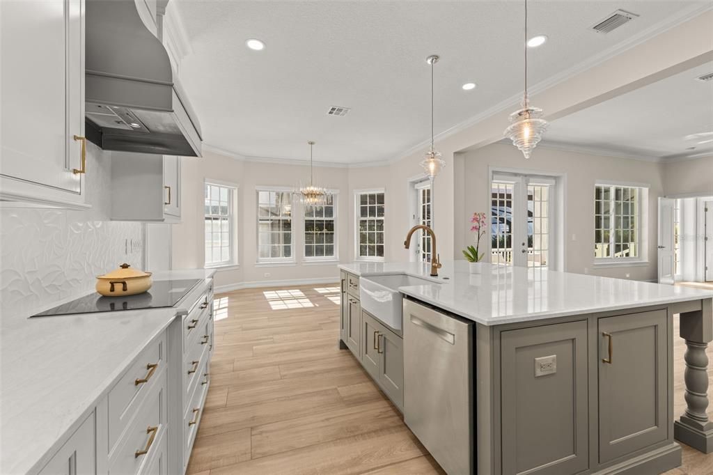 合同活跃: $1,895,000 (6 贝兹, 4 浴室, 4208 平方英尺)