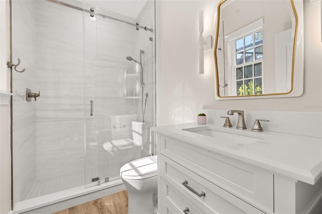 合同活跃: $1,895,000 (6 贝兹, 4 浴室, 4208 平方英尺)