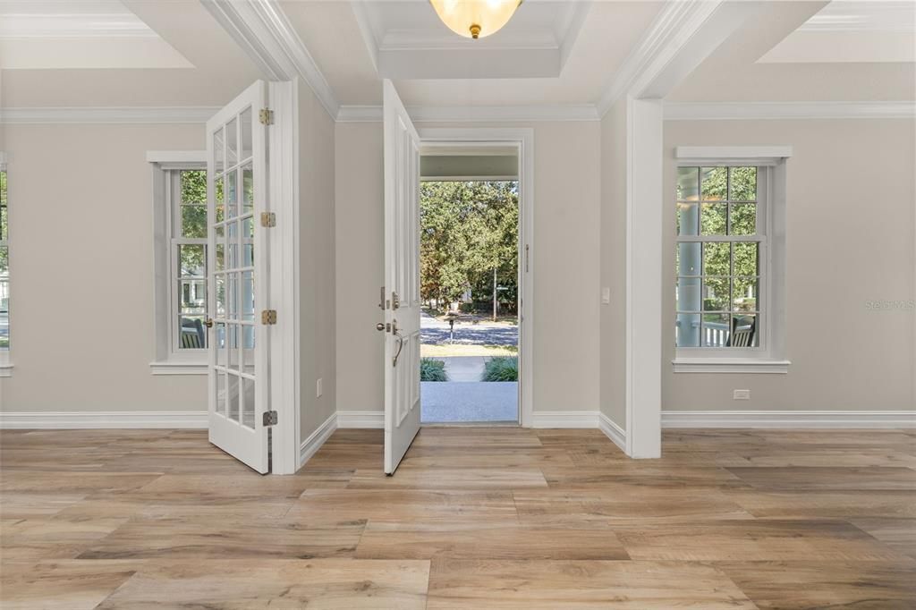 合同活跃: $1,895,000 (6 贝兹, 4 浴室, 4208 平方英尺)