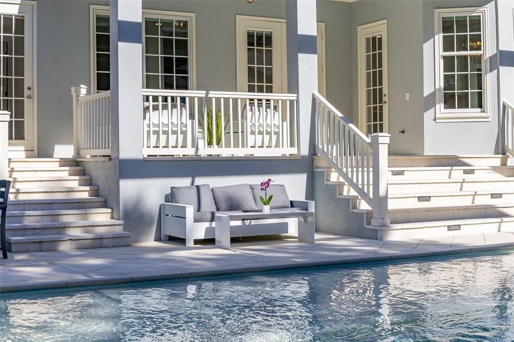 合同活跃: $1,895,000 (6 贝兹, 4 浴室, 4208 平方英尺)