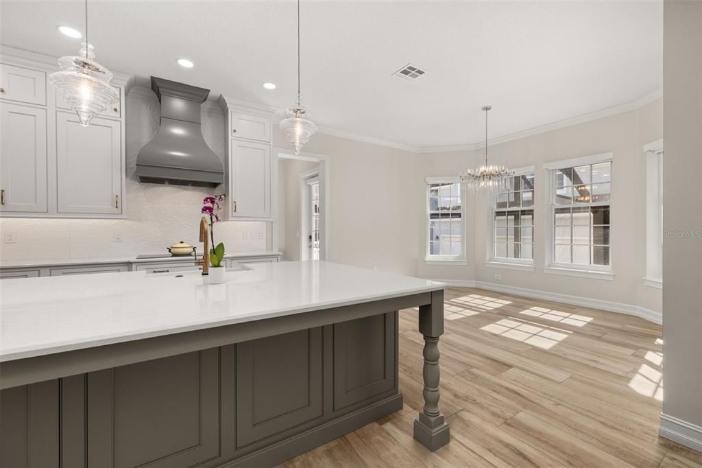 合同活跃: $1,895,000 (6 贝兹, 4 浴室, 4208 平方英尺)