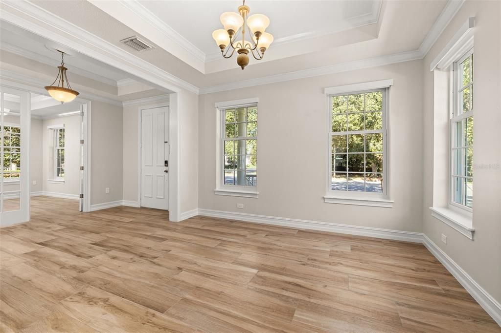 合同活跃: $1,895,000 (6 贝兹, 4 浴室, 4208 平方英尺)