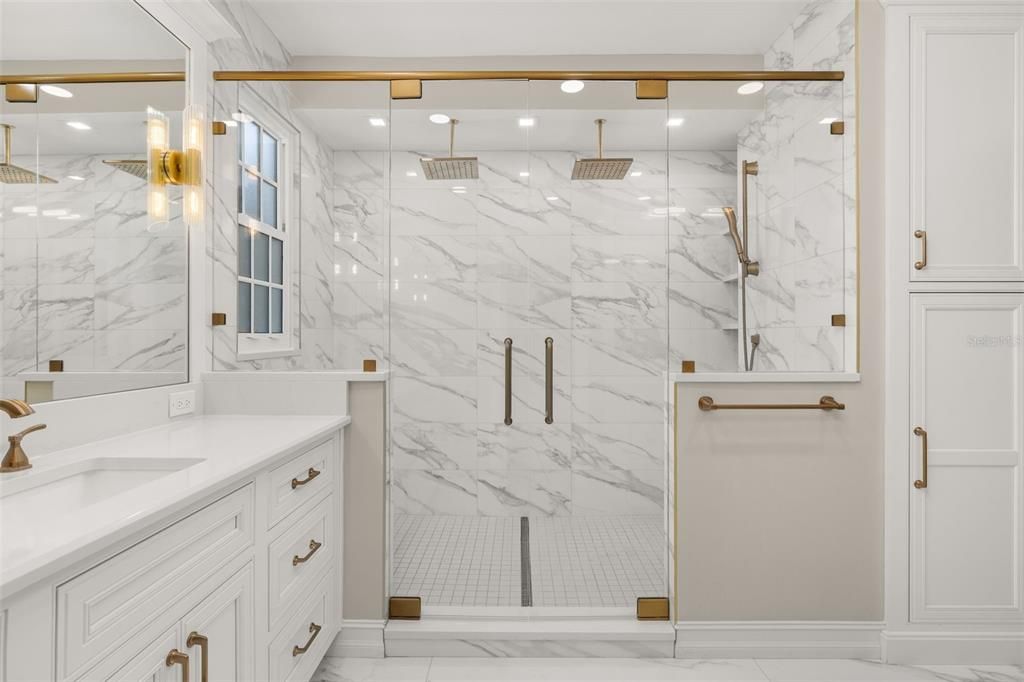 合同活跃: $1,895,000 (6 贝兹, 4 浴室, 4208 平方英尺)