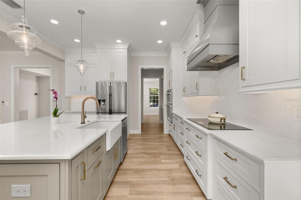 合同活跃: $1,895,000 (6 贝兹, 4 浴室, 4208 平方英尺)