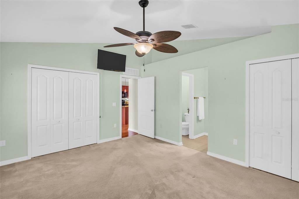 Под контрактом: $307,000 (3 спален, 2 ванн, 1405 Квадратных фут)