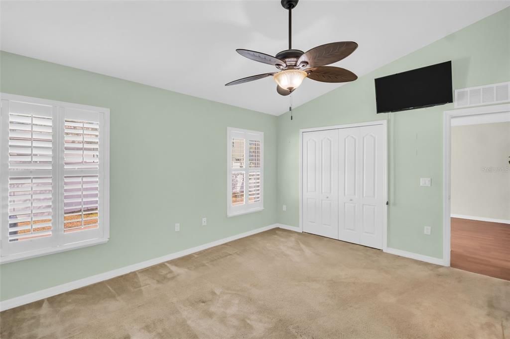 Под контрактом: $307,000 (3 спален, 2 ванн, 1405 Квадратных фут)