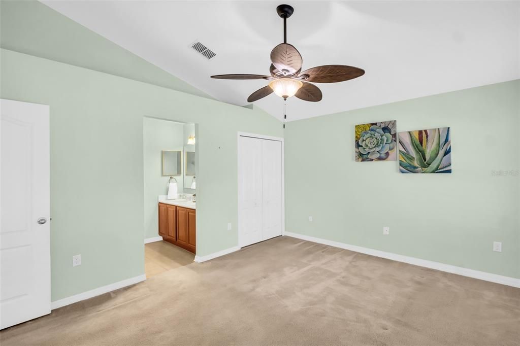 Под контрактом: $307,000 (3 спален, 2 ванн, 1405 Квадратных фут)