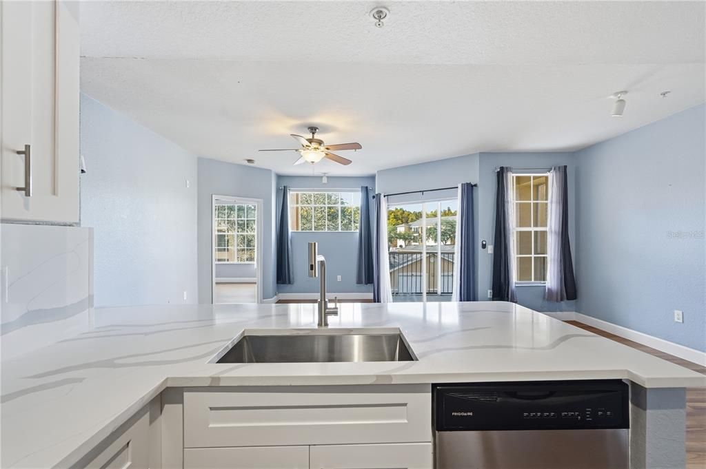 待售: $199,990 (2 贝兹, 2 浴室, 1089 平方英尺)