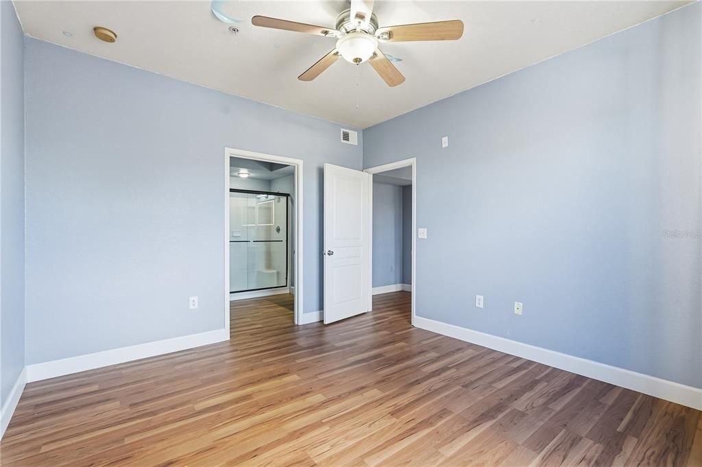 待售: $199,990 (2 贝兹, 2 浴室, 1089 平方英尺)