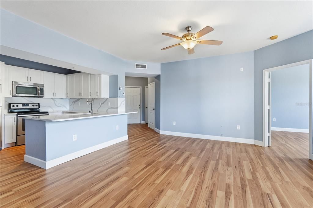 待售: $199,990 (2 贝兹, 2 浴室, 1089 平方英尺)