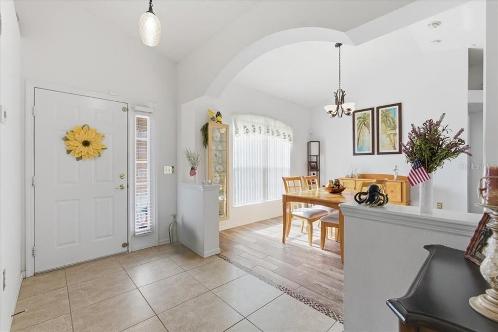 合同活跃: $399,900 (3 贝兹, 2 浴室, 1626 平方英尺)