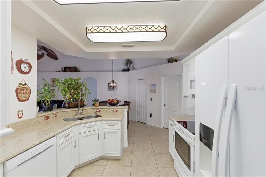 合同活跃: $399,900 (3 贝兹, 2 浴室, 1626 平方英尺)