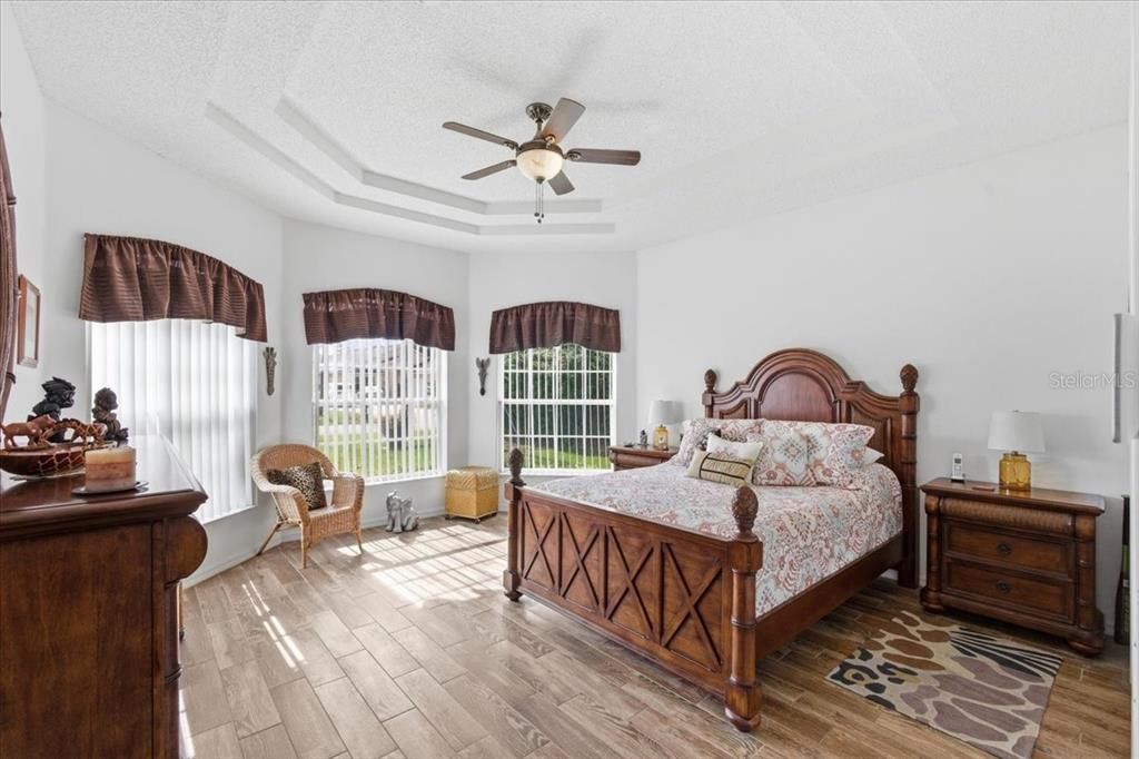 合同活跃: $399,900 (3 贝兹, 2 浴室, 1626 平方英尺)